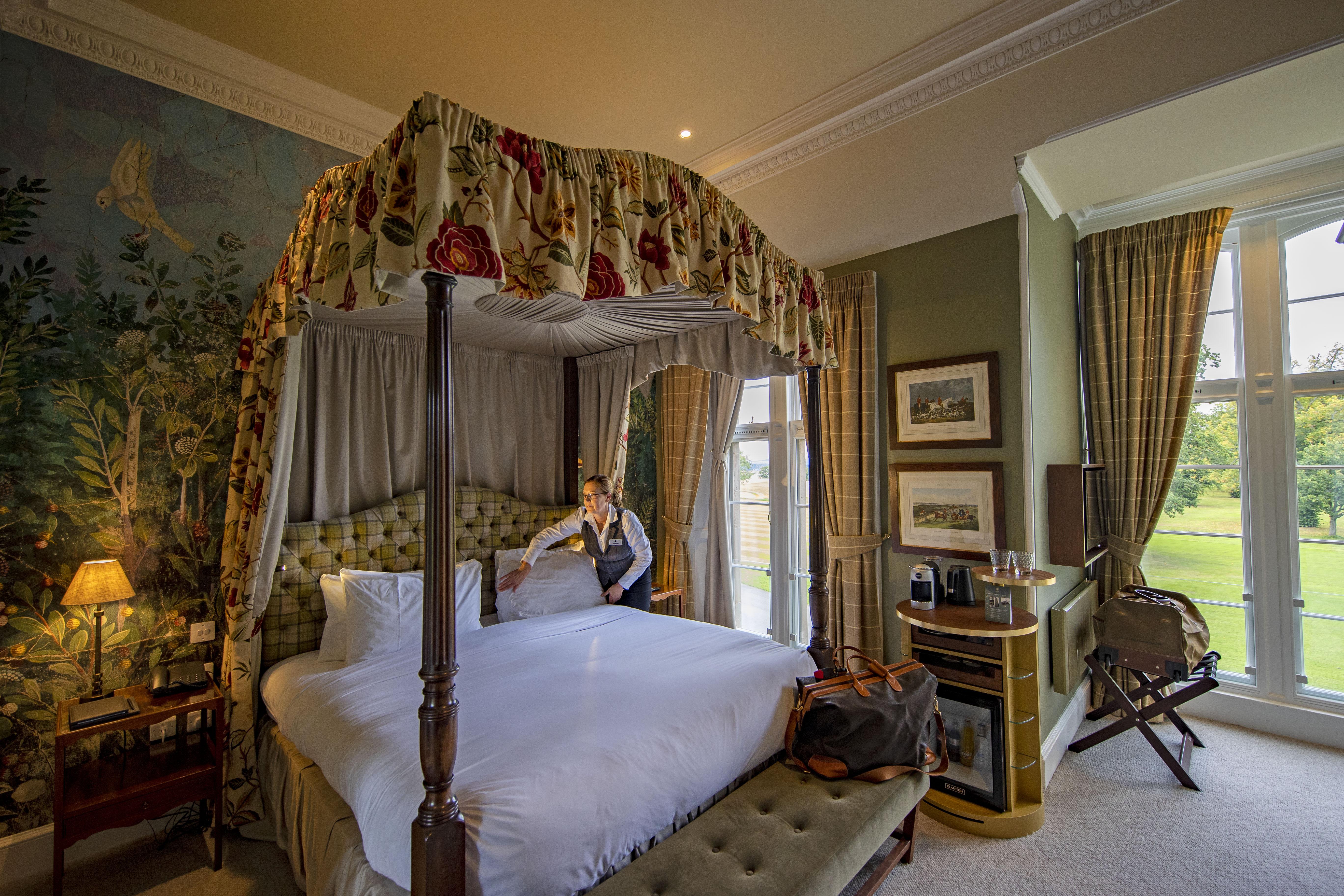 Schloss Roxburghe, Part Of Destination By Hyatt Bagian luar foto A bedroom at the hotel