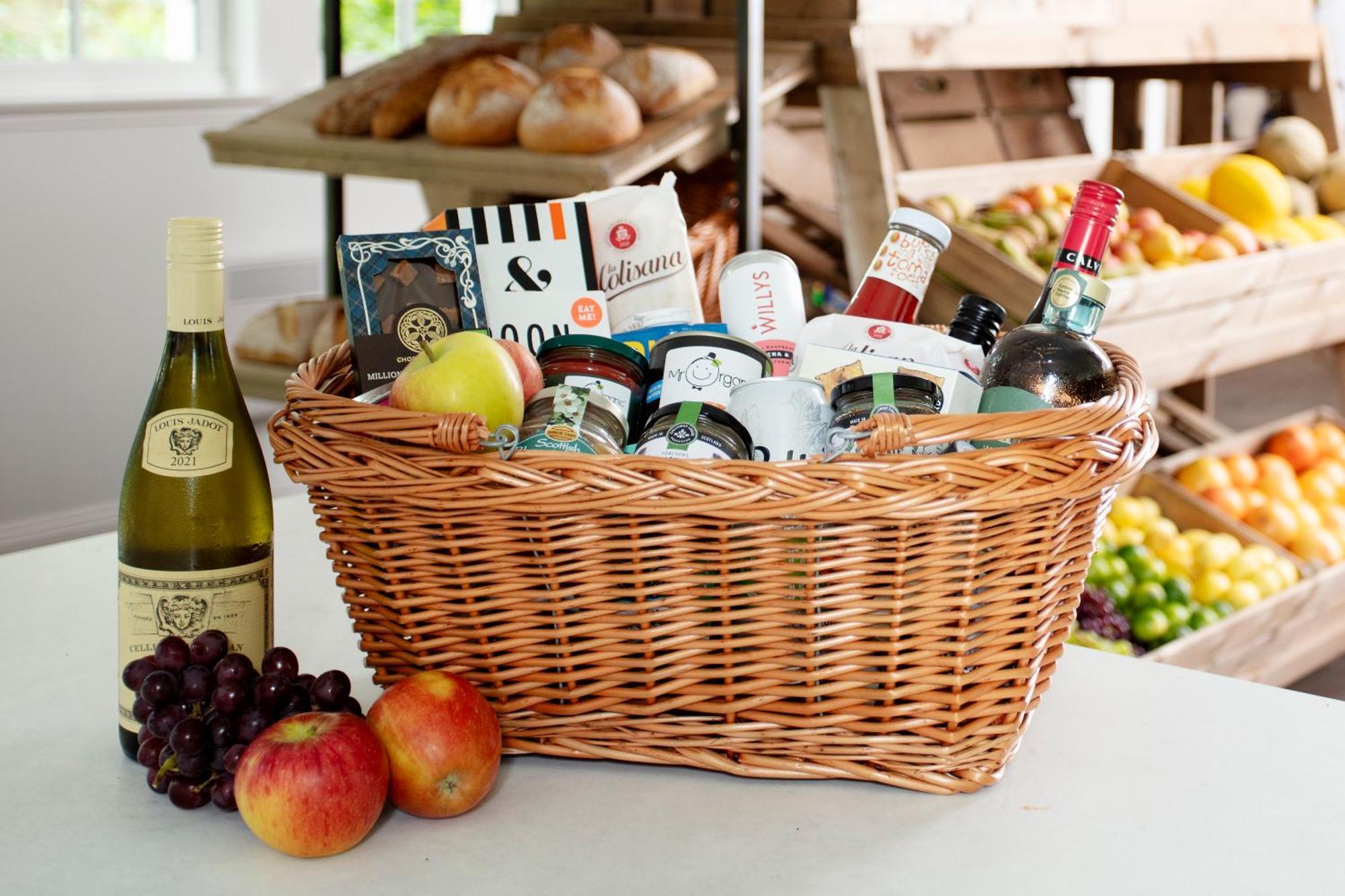 Schloss Roxburghe, Part Of Destination By Hyatt Bagian luar foto A picnic basket