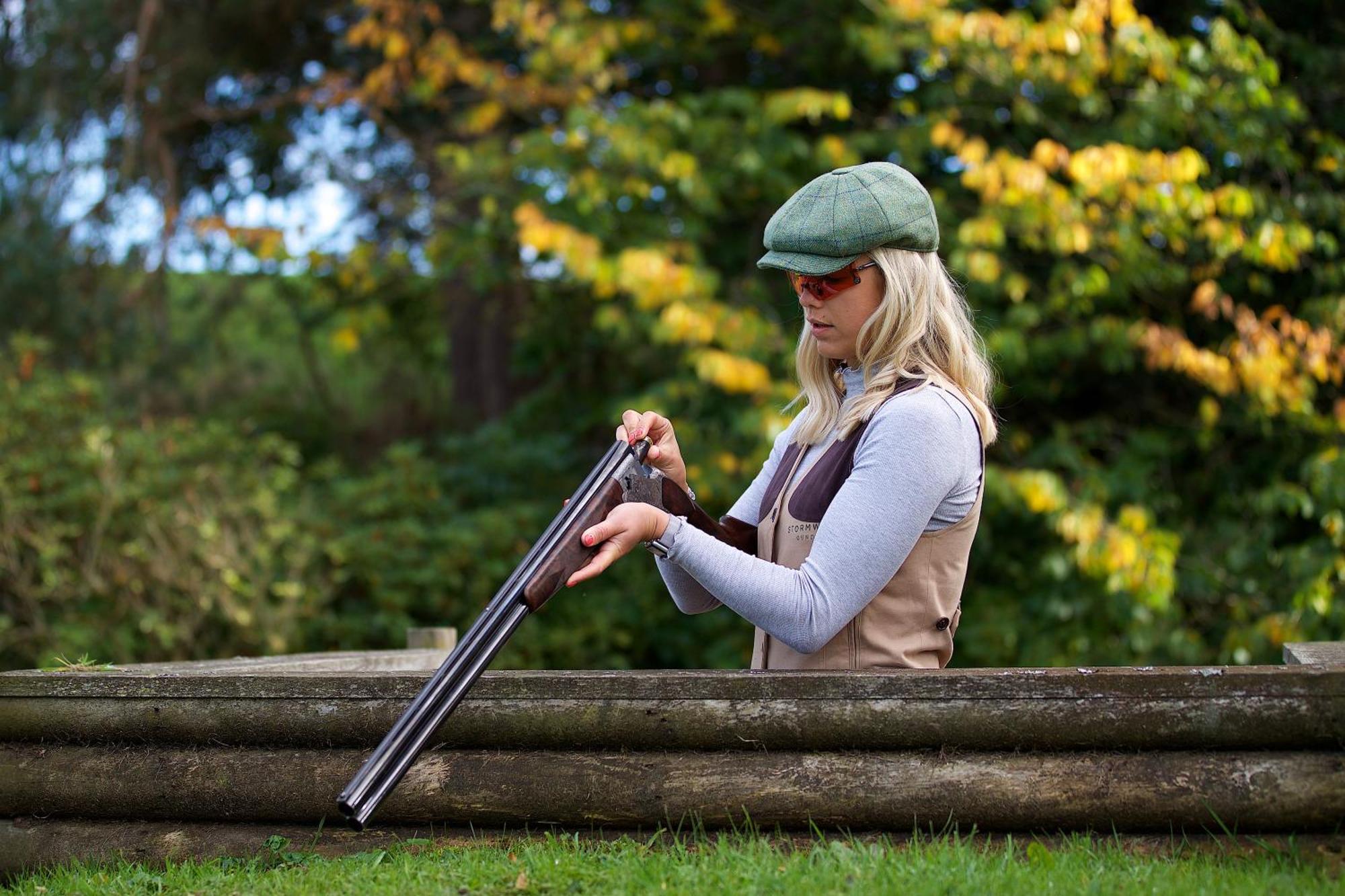 Schloss Roxburghe, Part Of Destination By Hyatt Bagian luar foto A woman wearing a shooting vest