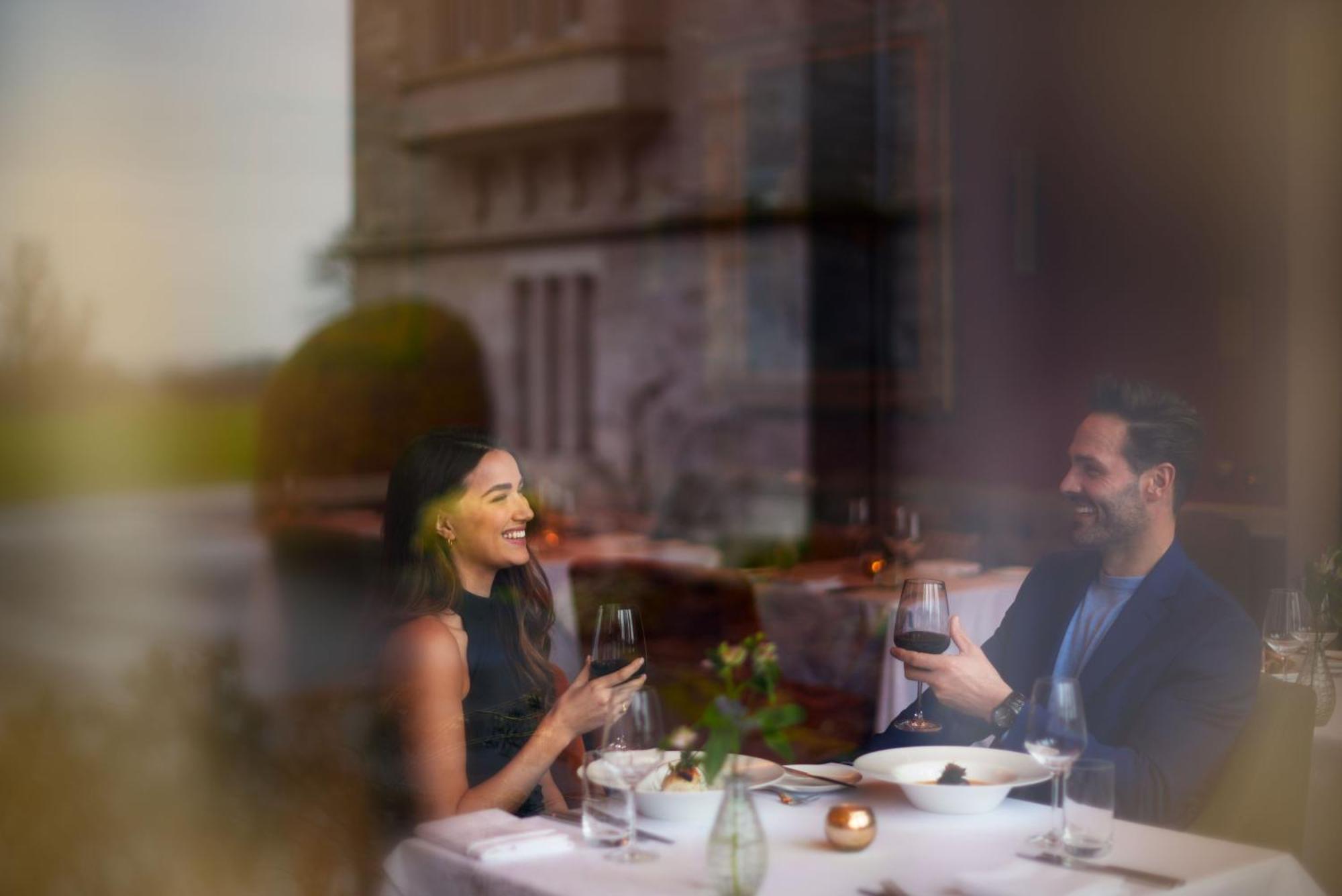 Schloss Roxburghe, Part Of Destination By Hyatt Bagian luar foto A couple dining at a restaurant