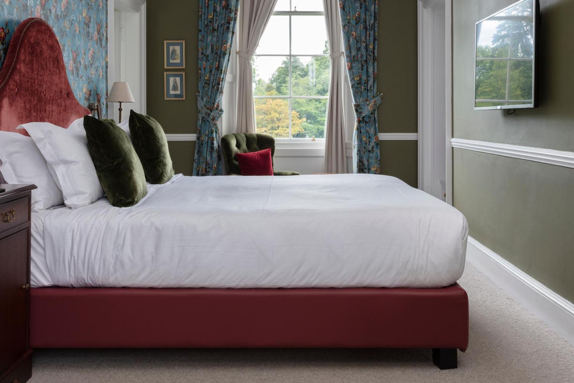 Schloss Roxburghe, Part Of Destination By Hyatt Bagian luar foto A bedroom at the hotel