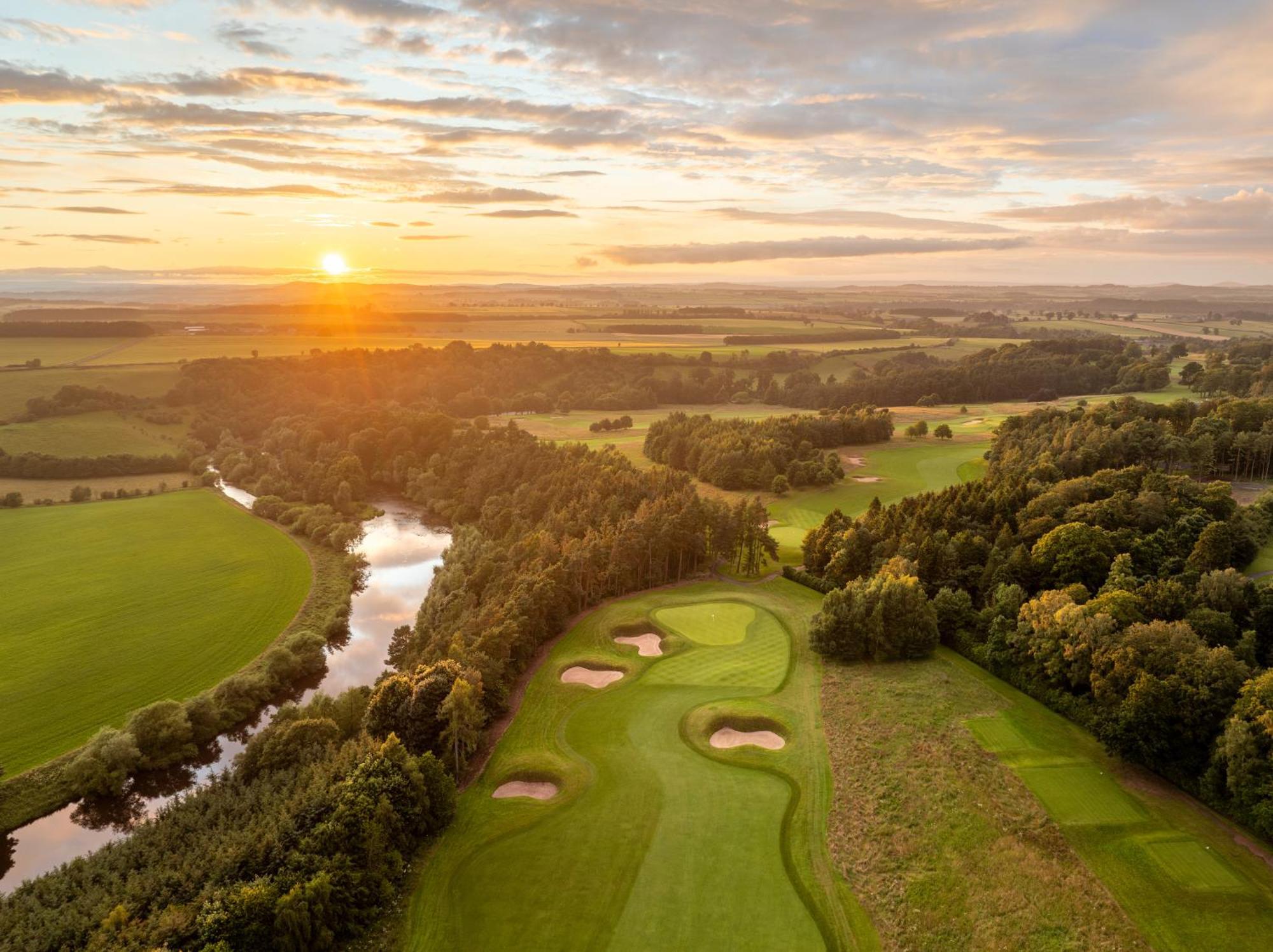 Schloss Roxburghe, Part Of Destination By Hyatt Bagian luar foto The 18th hole at the Old Golf Course