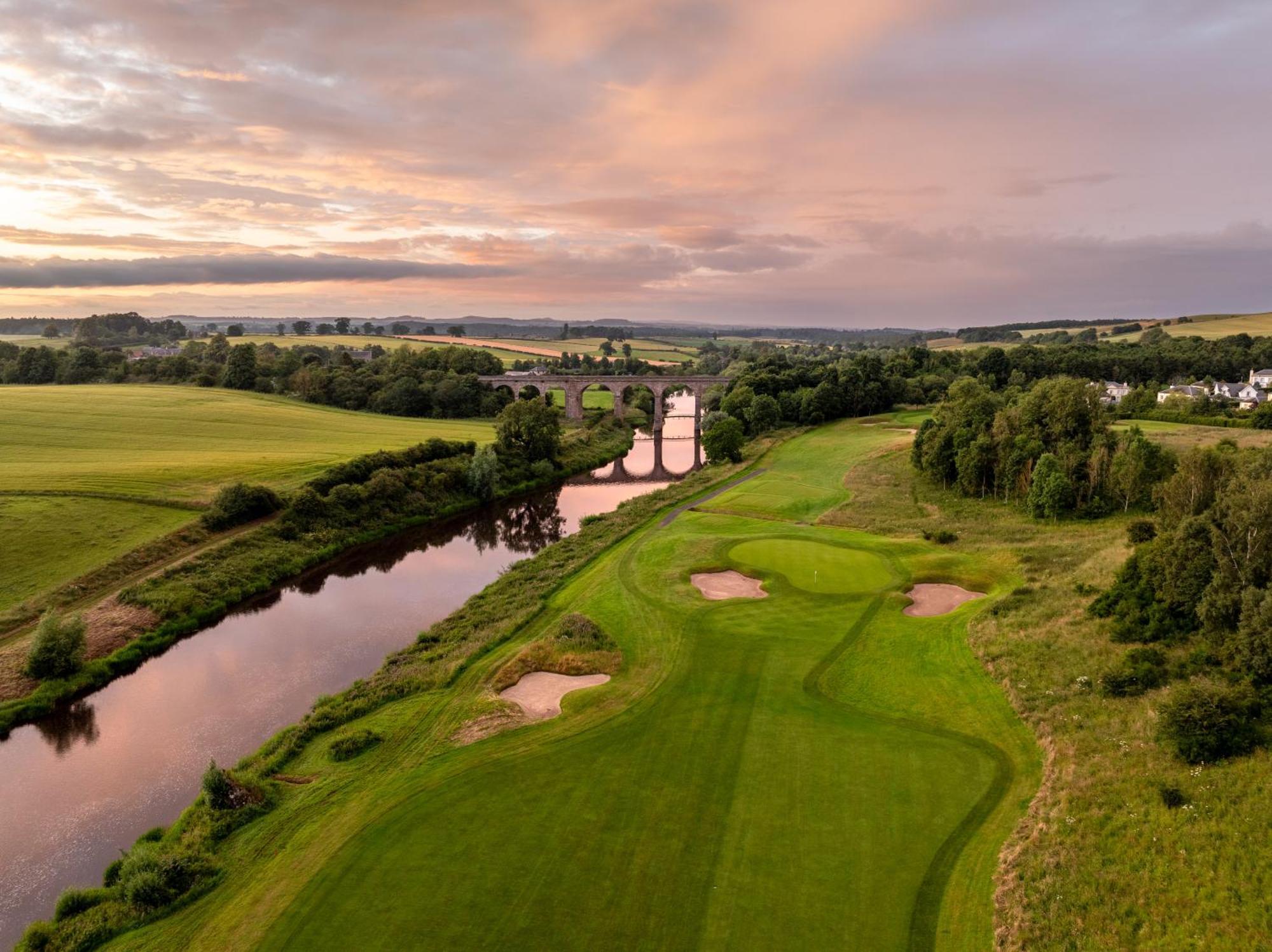 Schloss Roxburghe, Part Of Destination By Hyatt Bagian luar foto The 17th hole at the Old Head Golf Links