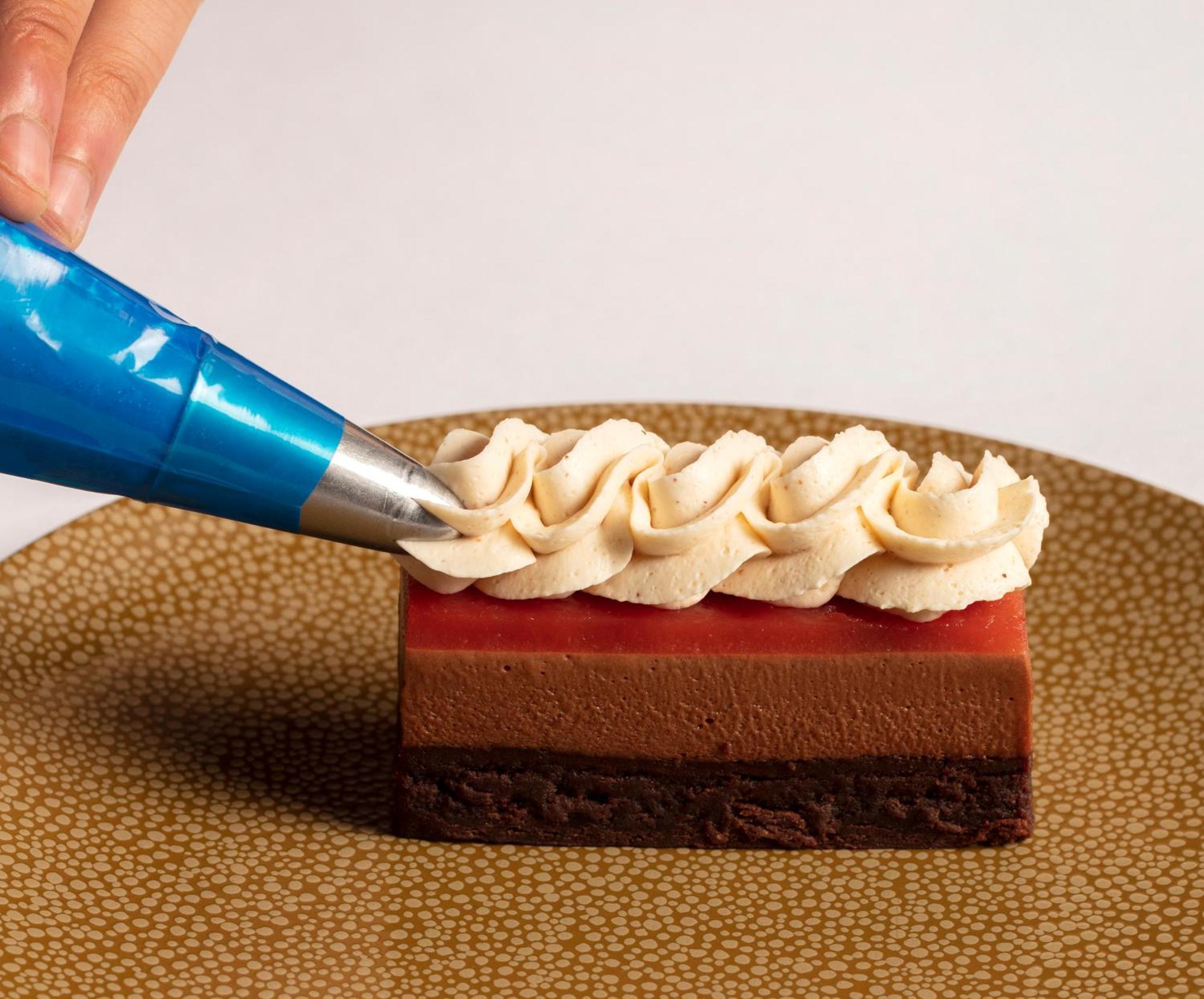 Schloss Roxburghe, Part Of Destination By Hyatt Bagian luar foto A pastry chef icing a dessert