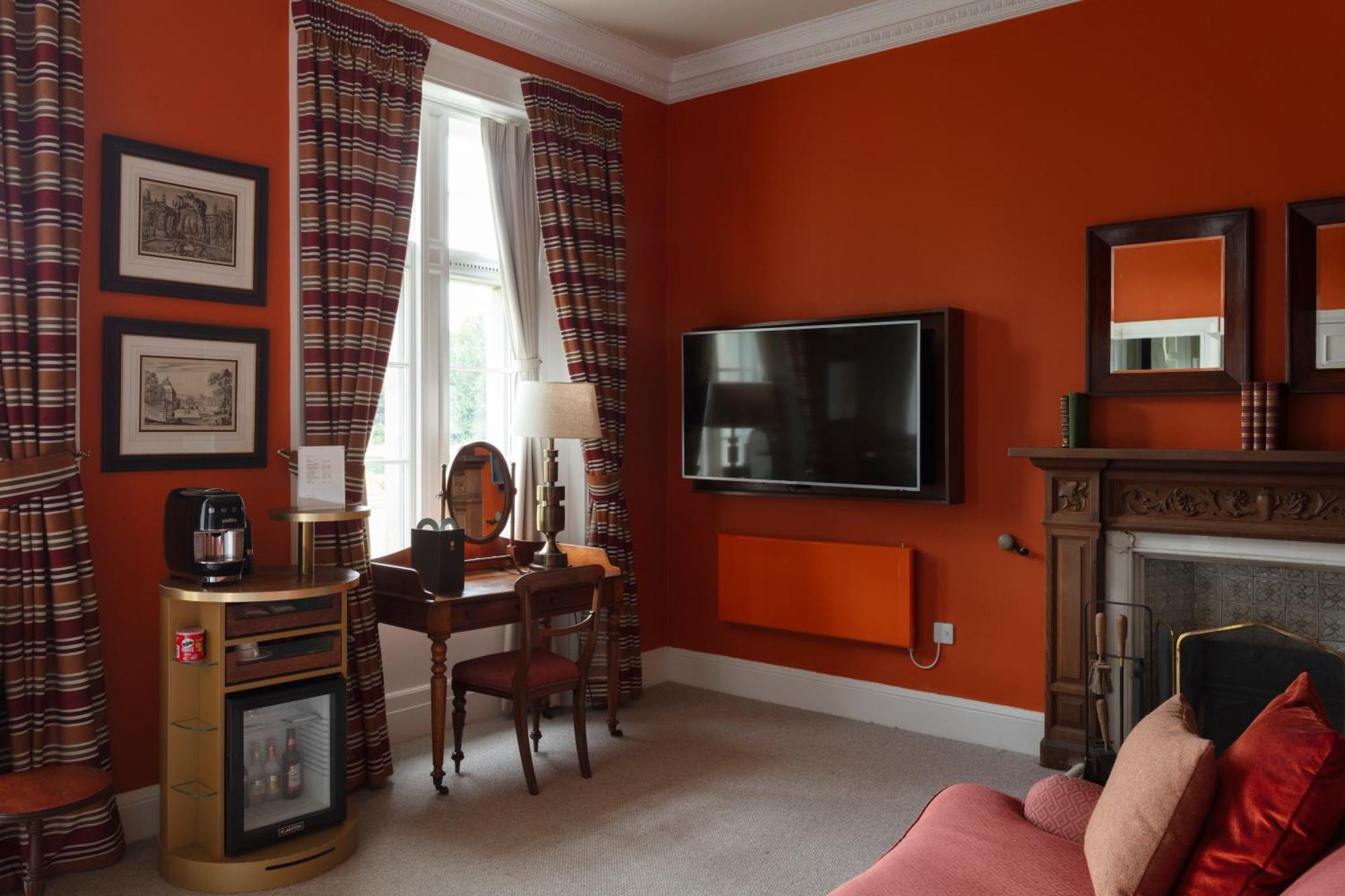 Schloss Roxburghe, Part Of Destination By Hyatt Bagian luar foto A room at the hotel